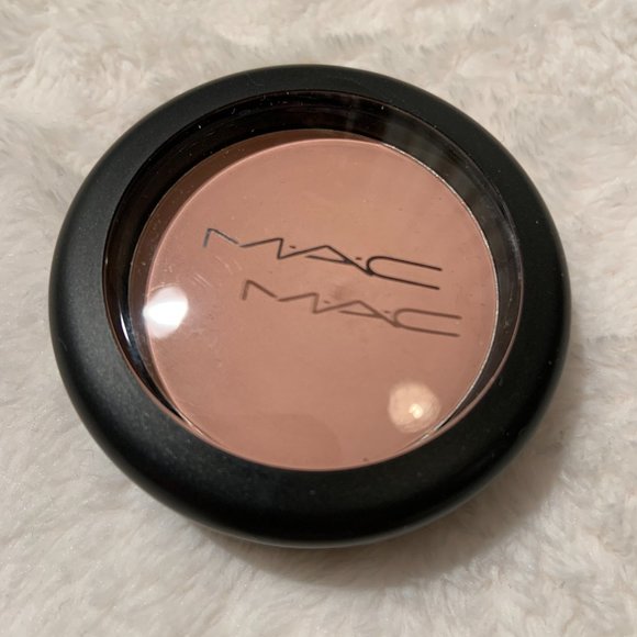 MAC Sheertone Blush in PEACEFUL - Picture 2 of 7